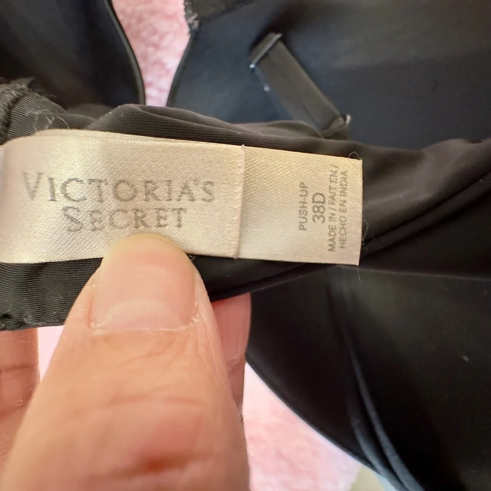 Victoria's Secret Push-Up Padded‎ Sleek Black Bra Size 38D EUC